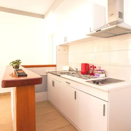 アパート Apartman Den,rovinj Oaza U Centru Grada I Besplatnim Parkingom ロヴィニ
